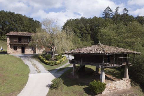 019 casa tradicional venta Villaverde house for sale mountain views near Villaviciosa asturias northern spain