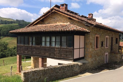 3254 El Mortorio Asturias pueblo entero vistas montanas whole village mountain view casa rosa