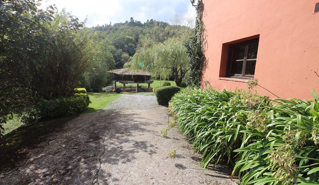 4912 casa tradicional venta Villaverde house for sale mountain views near Villaviciosa asturias northern spain