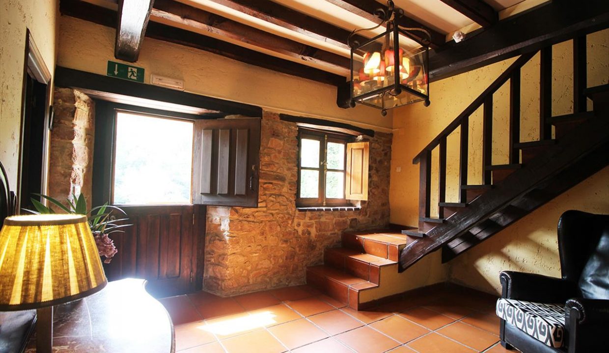 4965 casa tradicional venta Villaverde house for sale mountain views near Villaviciosa asturias northern spain entrada (1280x768)