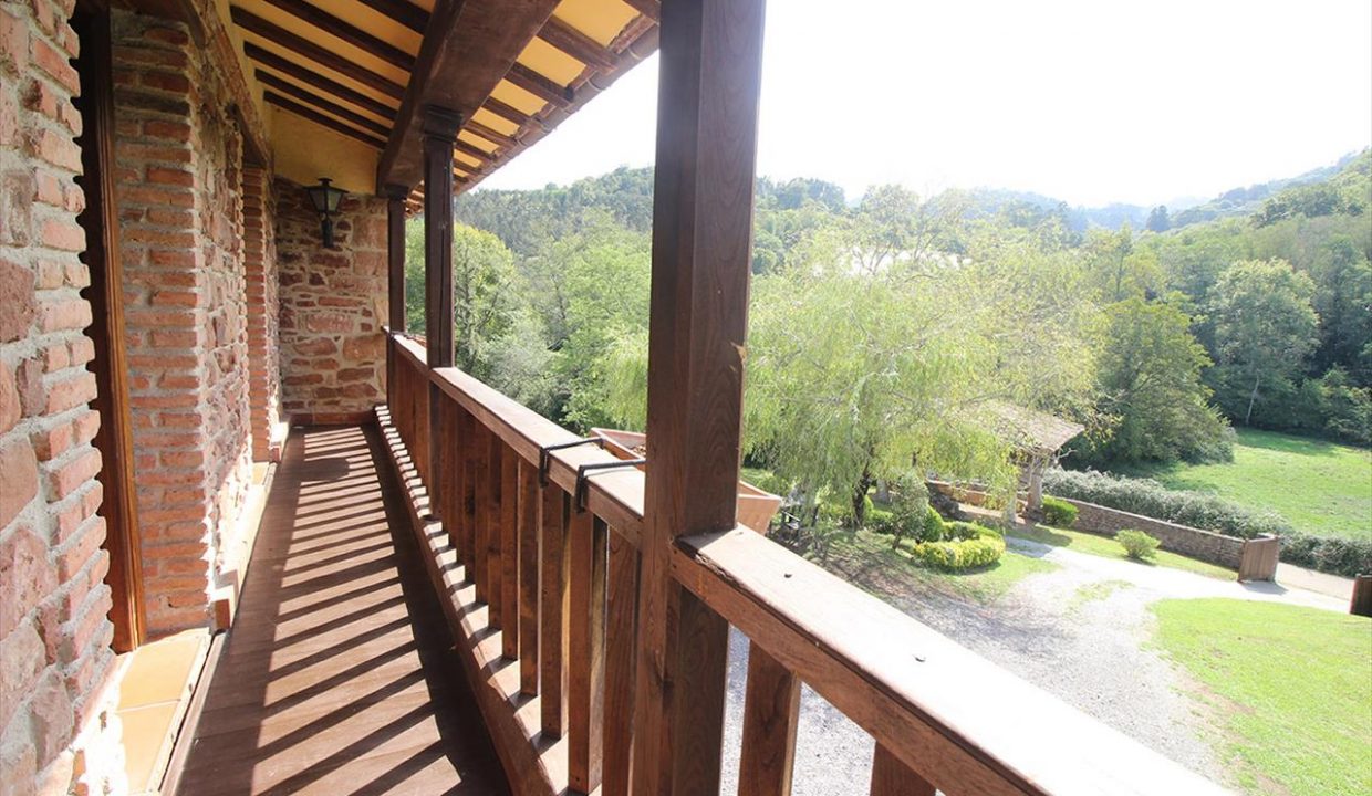 4984 casa tradicional venta Villaverde house for sale mountain views near Villaviciosa asturias northern spain balcon (1280x768)