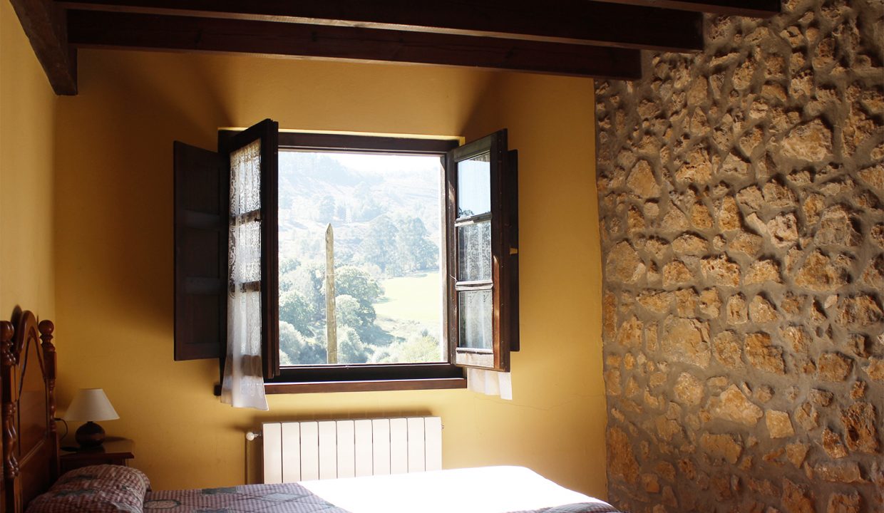 7514 El Mortorio Asturias pueblo entero vistas montanas whole village mountain view dormitorio bedroom