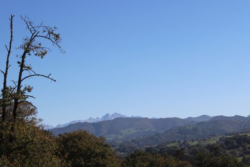 7525 El Mortorio Asturias pueblo entero vistas montanas whole village mountain view Picos de Europa