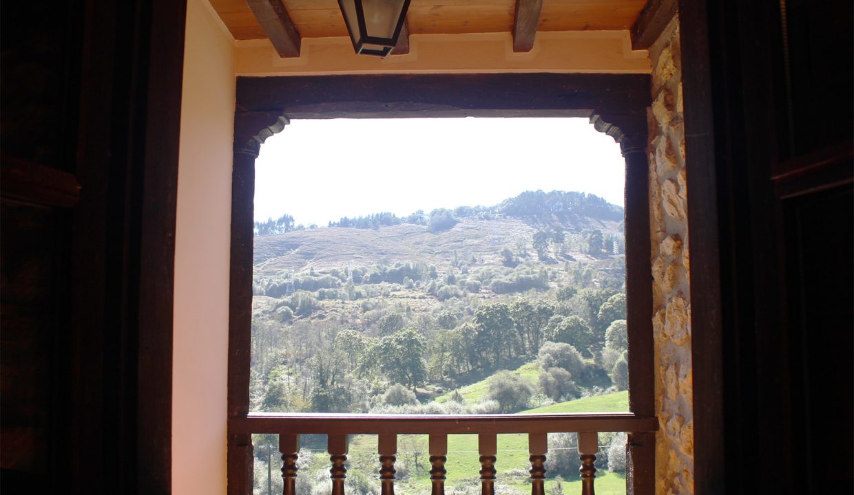 7547 El Mortorio Asturias pueblo entero vistas montanas whole village mountain view balcon
