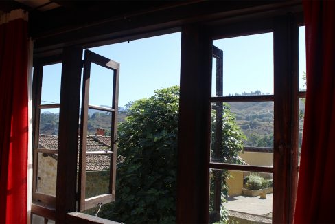 7634 El Mortorio Asturias pueblo entero vistas montanas whole village mountain view ventana