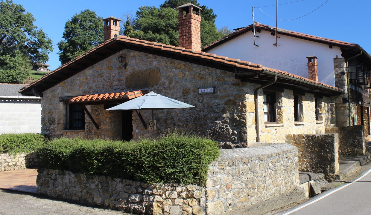 7664 El Mortorio Asturias pueblo entero vistas montanas whole village mountain view piedra