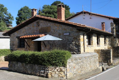 7664 El Mortorio Asturias pueblo entero vistas montanas whole village mountain view piedra