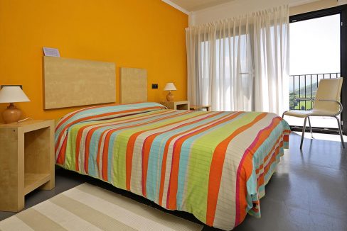 14_Hotel Amada Carlota venta vistas montana holiday hotel for sale asturias northern spain_dormitorio (1280x768)