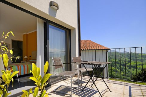 5_Hotel Amada Carlota venta vistas montana holiday hotel for sale asturias northern spain_terraza (1280x768)