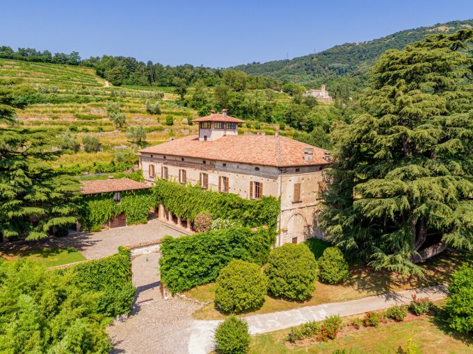 ++Verkauft++Adelspalast in den Weinbergen der Franciacorta nahe des Iseosees