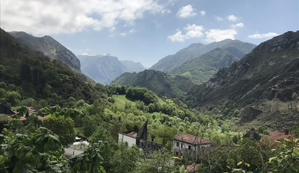 0895 casa piedra tradicional venta stone house for sale vistas montana mountain views near cangas de onis asturias northern spain