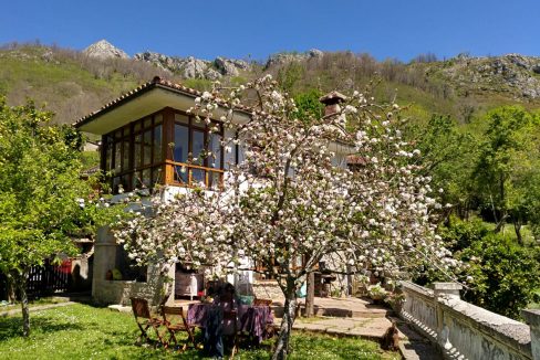 14.04.32 casa piedra tradicional venta stone house for sale vistas montana mountain views near cangas de onis asturias northern spain