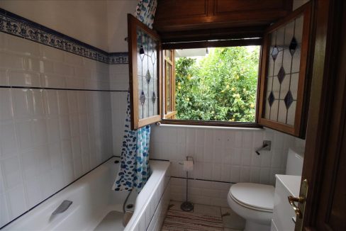 3703 casa piedra tradicional venta stone house for sale vistas montana mountain views near cangas de onis asturias northern spain bano bathroom