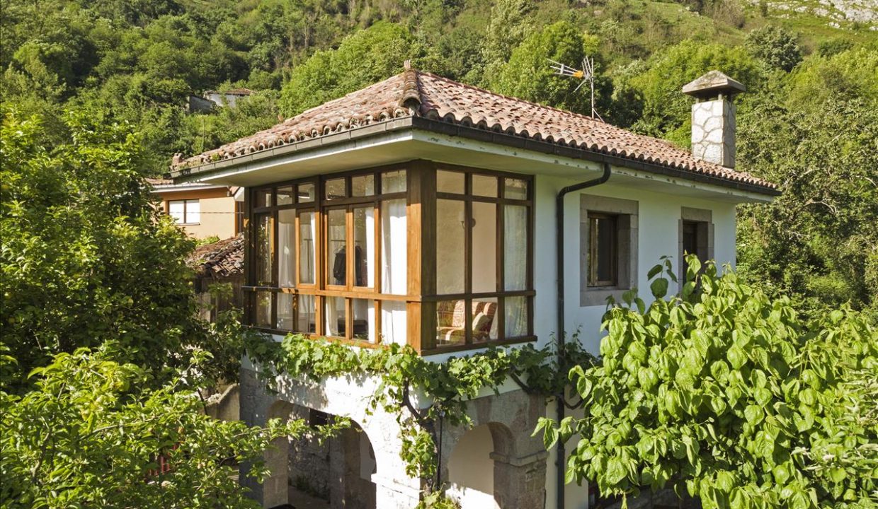 Sames 2 casa piedra tradicional venta stone house for sale vistas montana mountain views near cangas de onis asturias northern spain