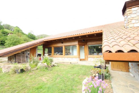 5451 casa tarano chalet lujo madera sostenible vistas picos cerca cangas onis mountain views wooden sustainable luxury house porche