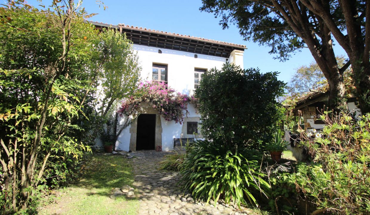 hotel casa senorial jardin se vende for sale costa vistas montana coast Colombres Asturias Northern Spain-10