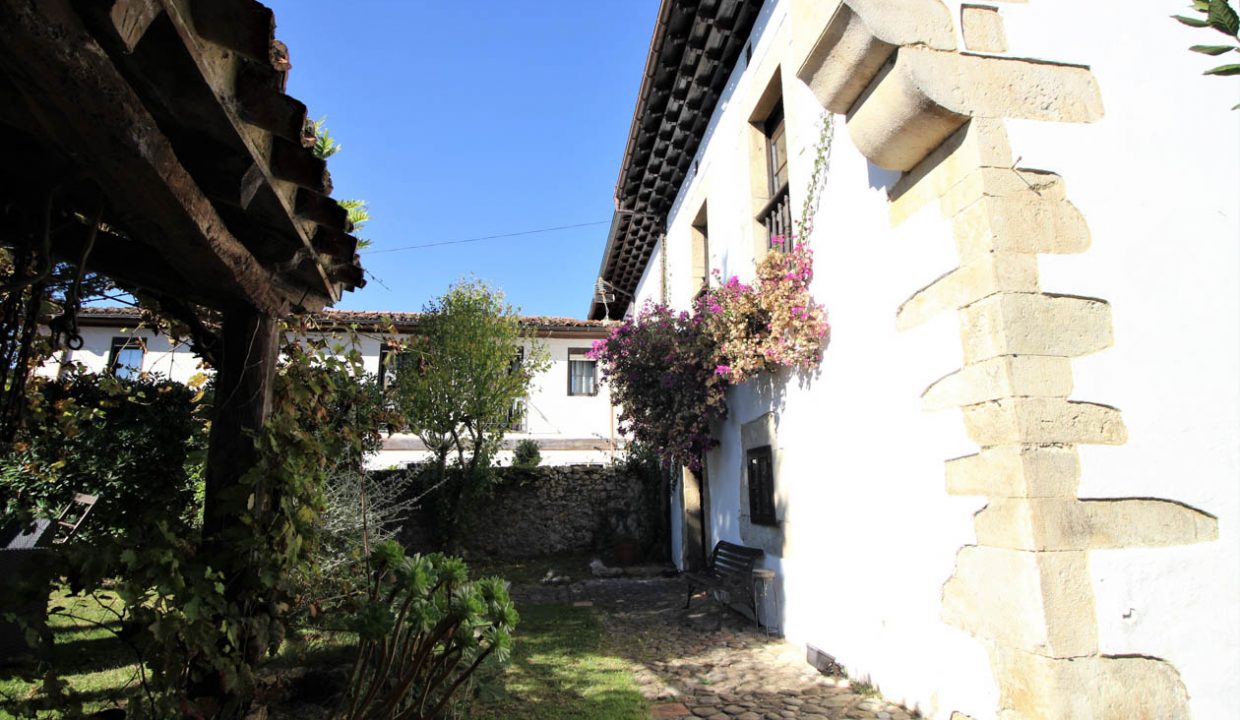 hotel casa senorial jardin se vende for sale costa vistas montana coast Colombres Asturias Northern Spain-7