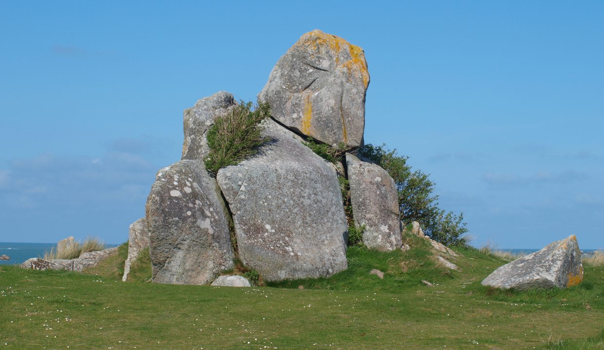 Rochers sur les dunes de Keremma